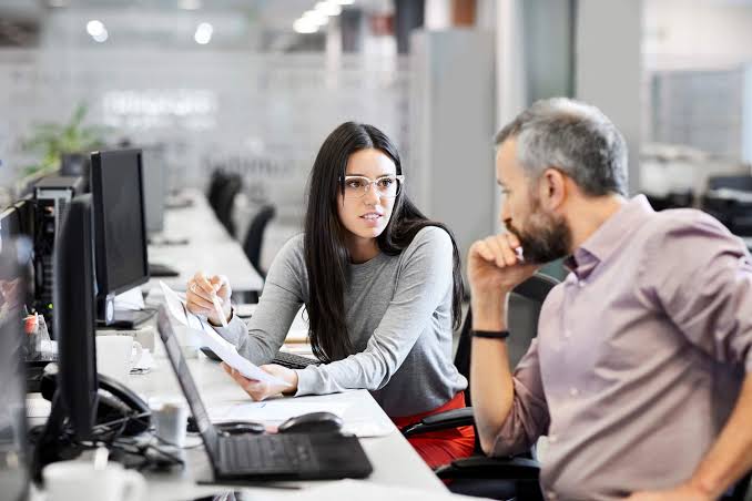 Mercado digital amplia oportunidades para profissionais autônomos em todo o Brasil