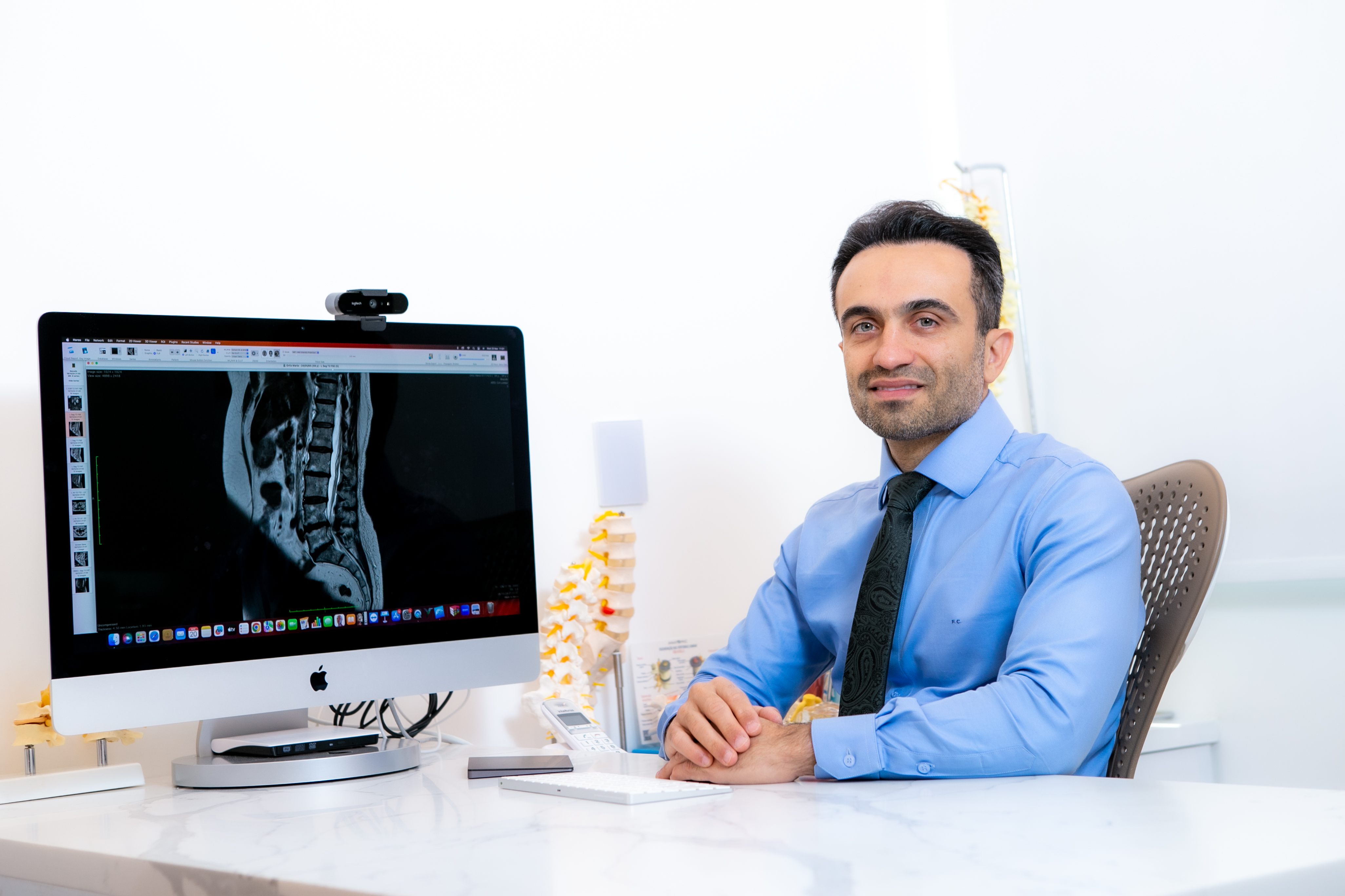 Cirurgia de coluna assusta? Dr. Rodolfo Carneiro explica como técnicas minimamente invasivas reduzem tempo de recuperação