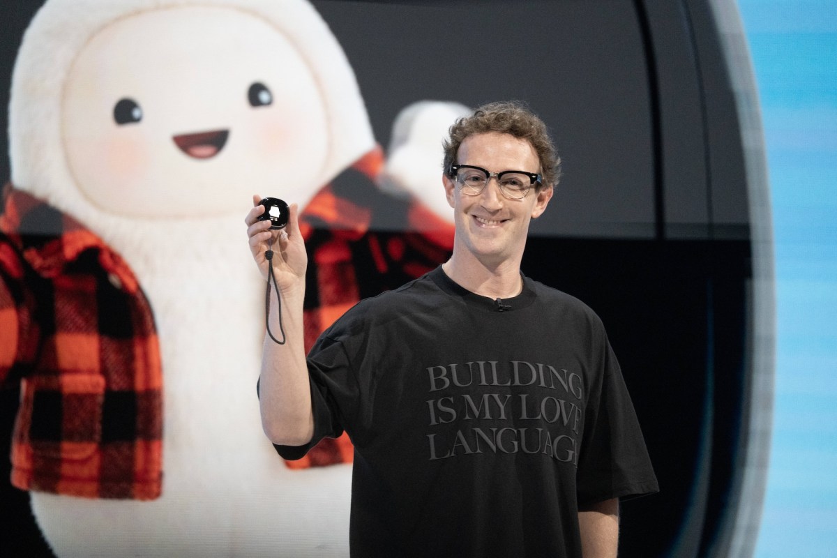 Zuckerberg apresenta o Muse Charm, dispositivo que leva a IA da Meta para o chaveiro