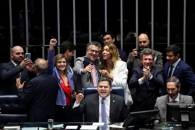 Senado aprova fim da escala 6x1: entenda as etapas de redução da jornada de trabalho